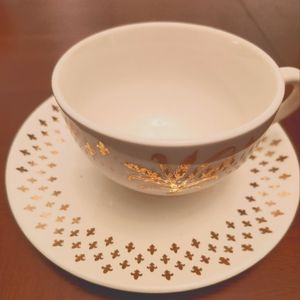Lis De Fleur Teacup and saucer